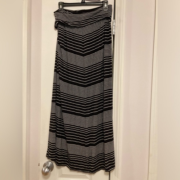 Max Studio Black & White Striped Maxi Skirt - Picture 2 of 3